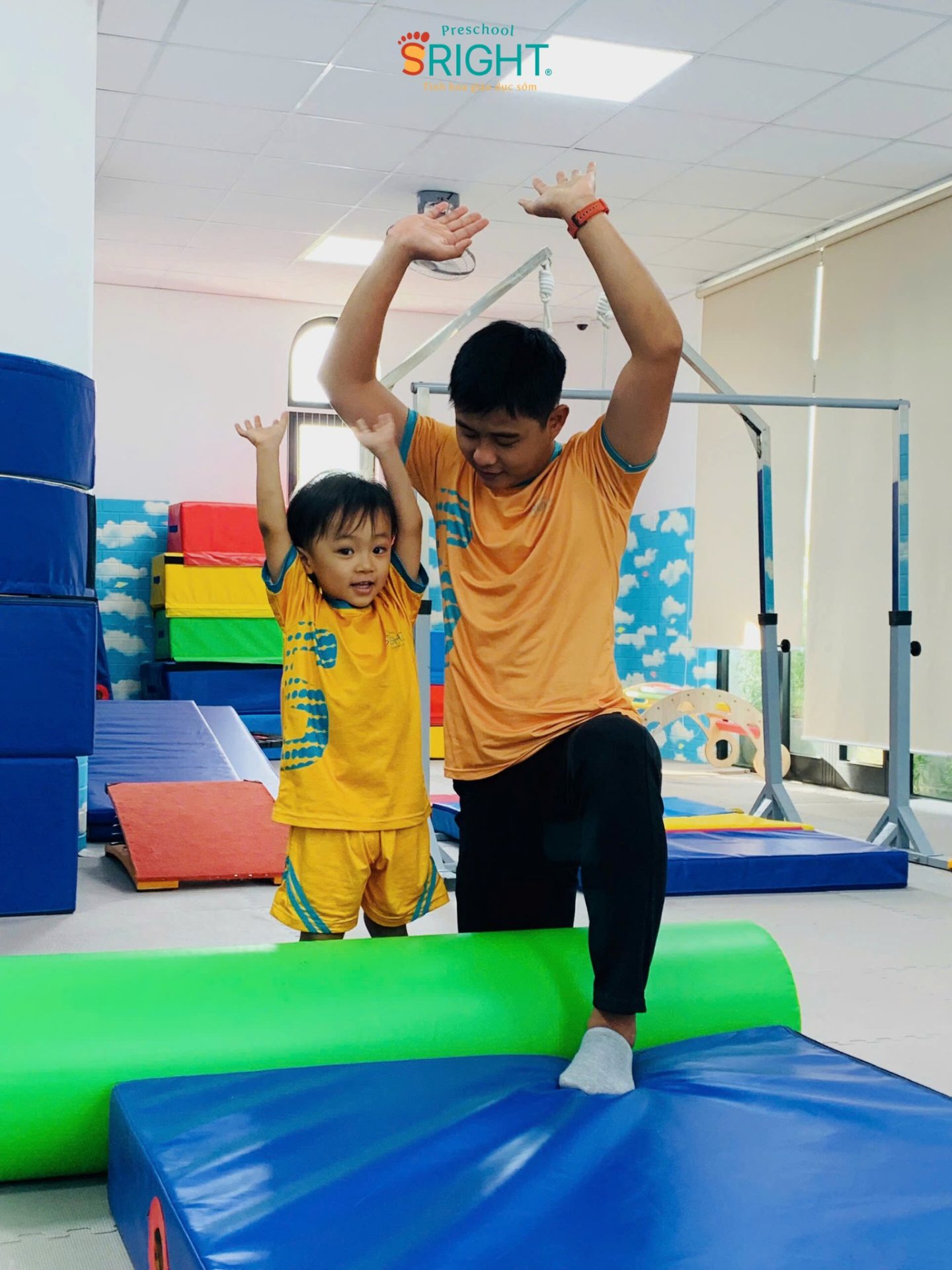 PHÁT TRIỂN HỆ TIỀN ĐÌNH QUA TIẾT HỌC GYM LỘN XUÔI THẢM DỐC